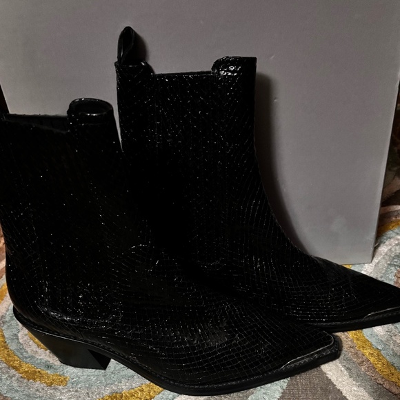 Lola Cruz Aurel Ankle Boots Black Sz 41 Pull On Pointed Toe with Silver Details - Picture 13 of 14